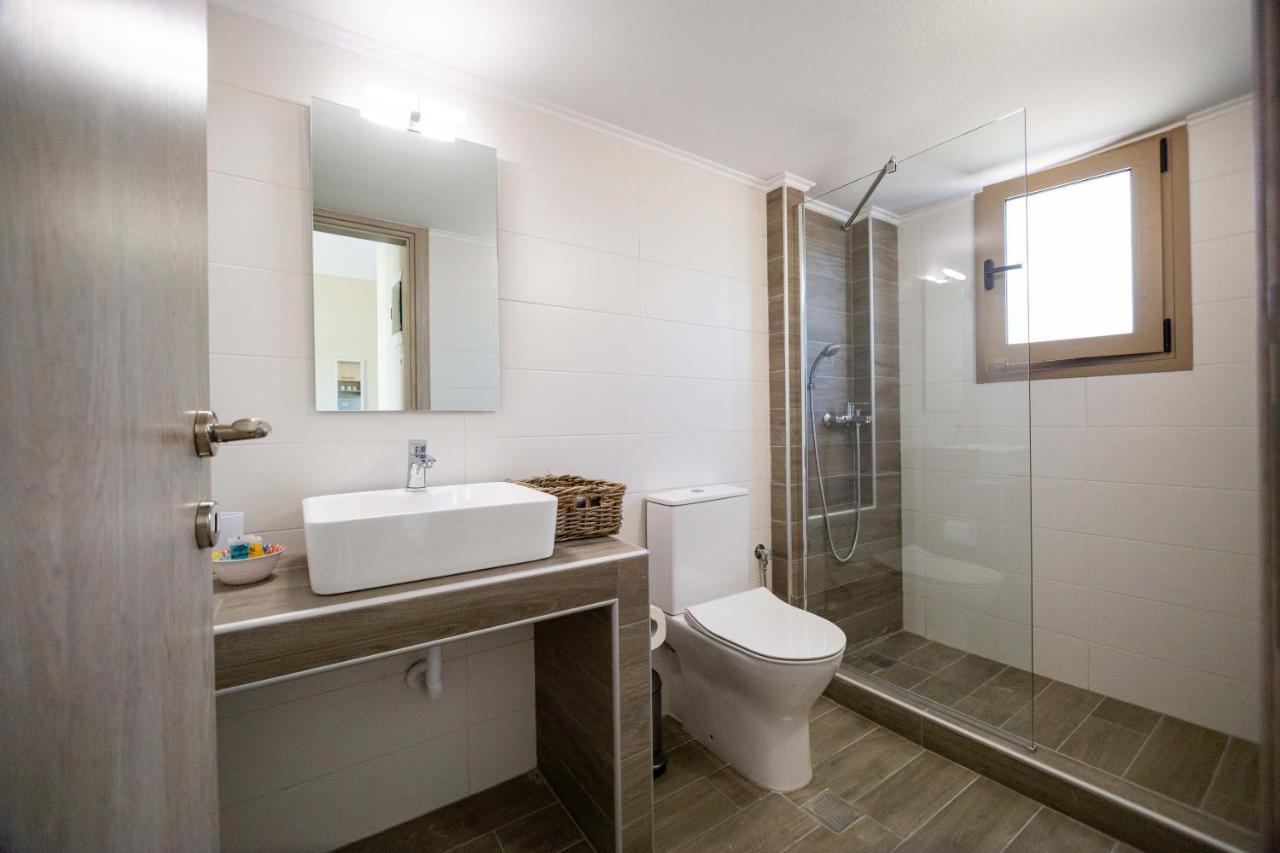 Varkes Suites 2 Néa Mudaniá Kültér fotó