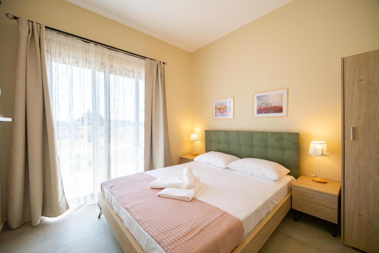 Varkes Suites 2 Néa Mudaniá Kültér fotó