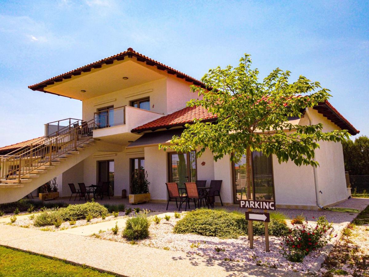Varkes Suites 2 Néa Mudaniá Kültér fotó